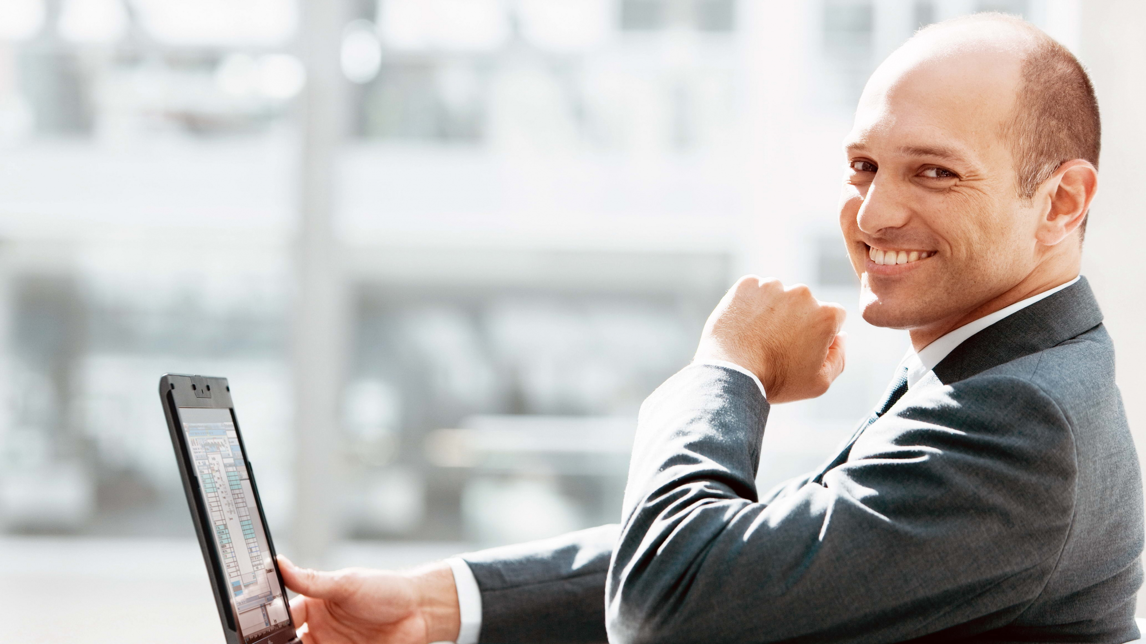 Обои бизнес, технологии, электронное устройство, человек, работа в разрешении 3840x2160