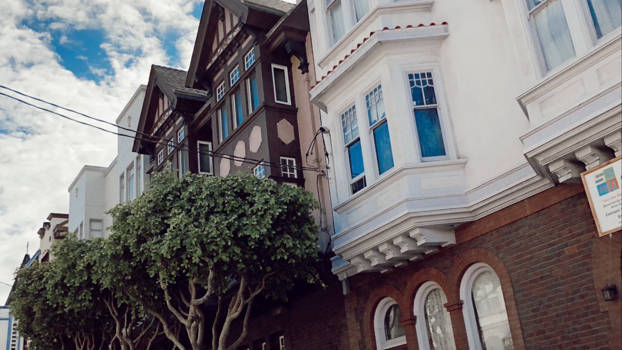 Обои архитектура, шина, дорога, колесо, горный рельеф в разрешении 1280x720