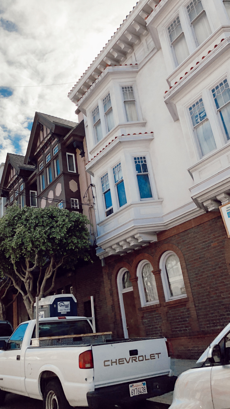 Обои архитектура, шина, дорога, колесо, горный рельеф в разрешении 750x1334