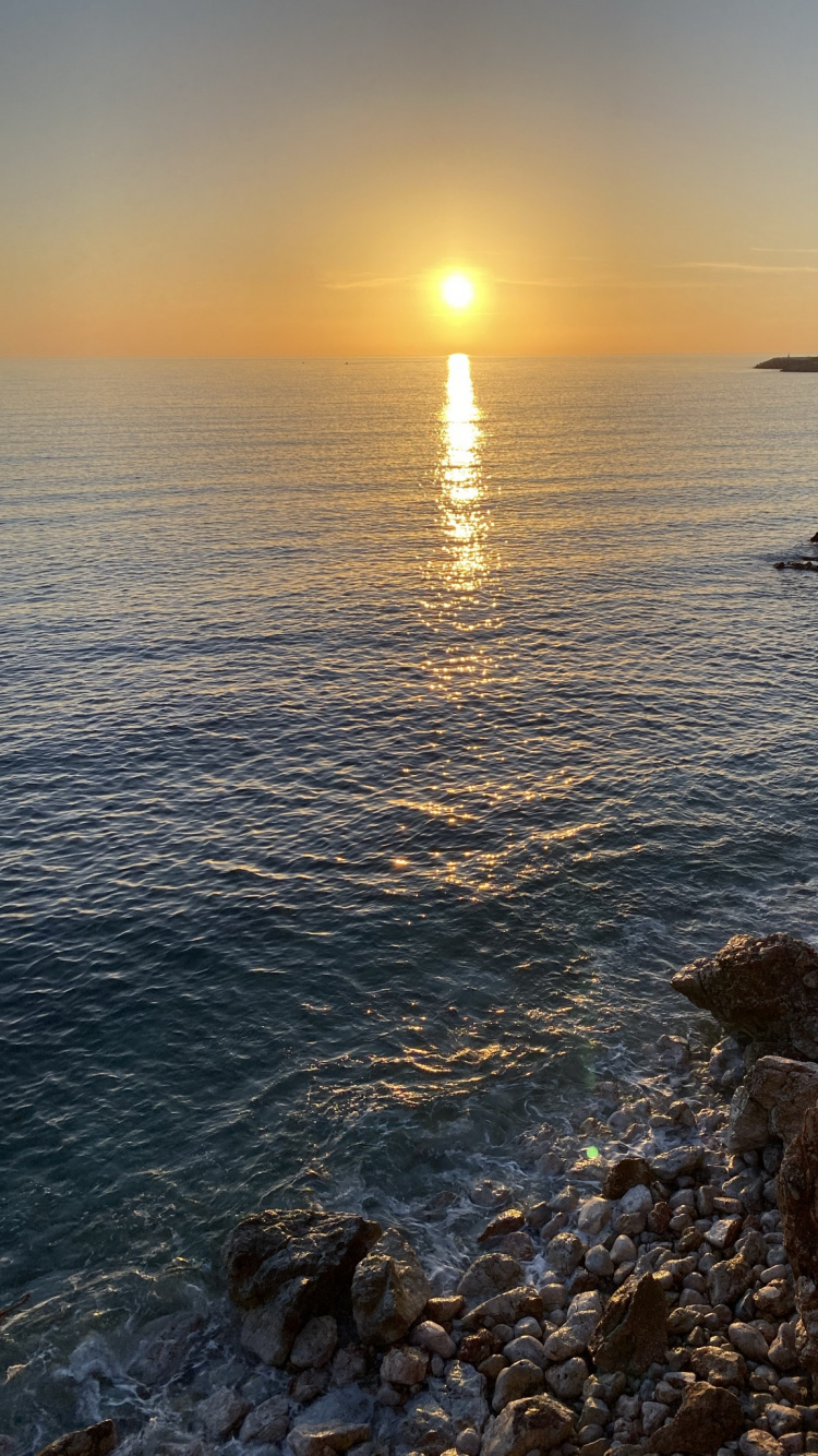 Обои море, вода, гидроресурсы, атмосфера, дневное время в разрешении 750x1334