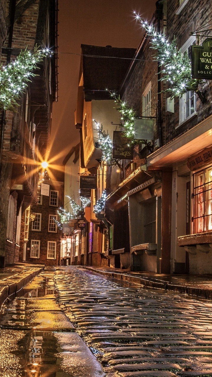 Обои улица, городок, ночь, аллея, дорога в разрешении 720x1280