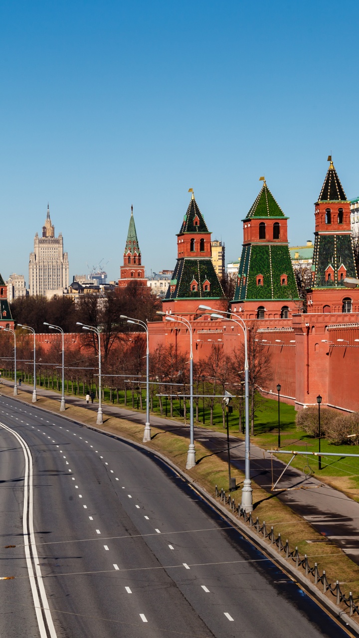 Обои Москва-река, ориентир, город, городок, городской район в разрешении 720x1280