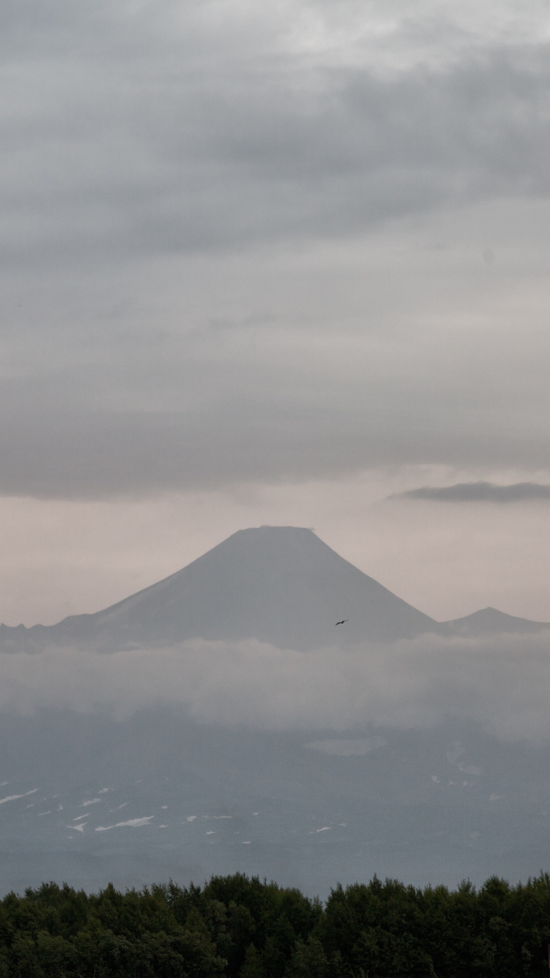 Обои гора, нагорье, облако, холм, горный хребет в разрешении 1080x1920