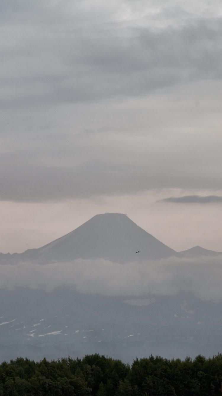 Обои гора, нагорье, облако, холм, горный хребет в разрешении 750x1334