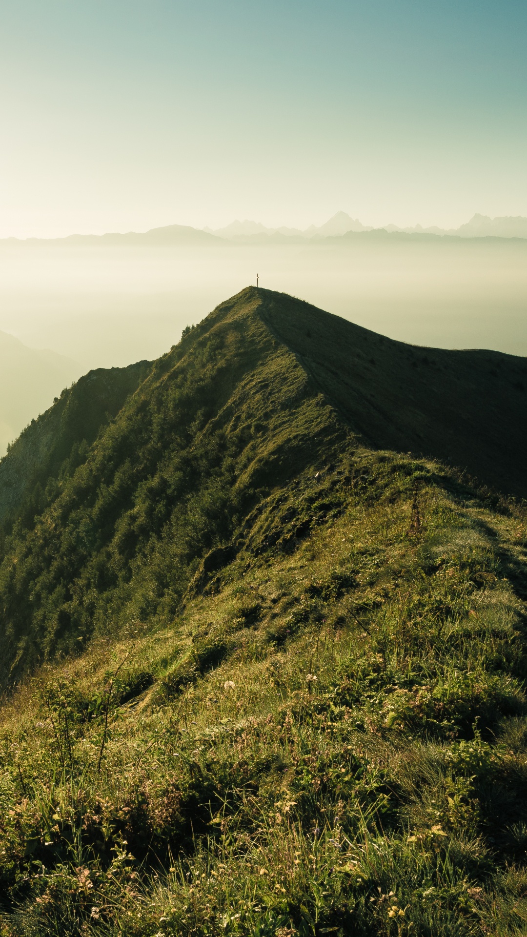 Обои гора, горный хребет, горный рельеф, нагорье, природа в разрешении 1080x1920