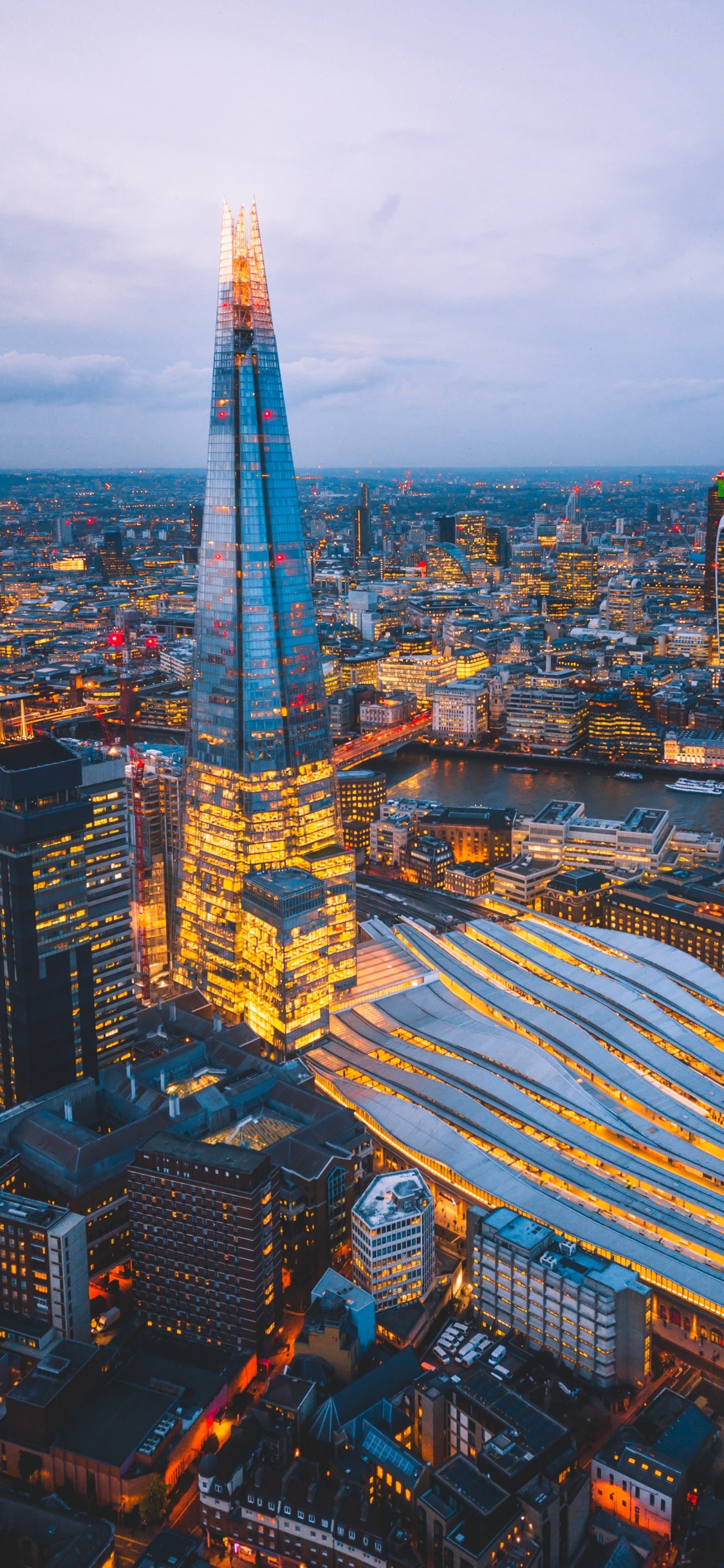 Обои городской пейзаж, город, городской район, метрополия, небоскреб в разрешении 1125x2436