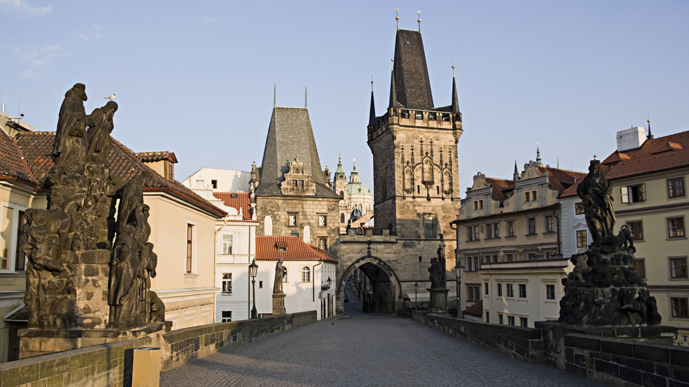 Обои Карлов мост, городок, средневековая архитектура, здание, город в разрешении 1366x768