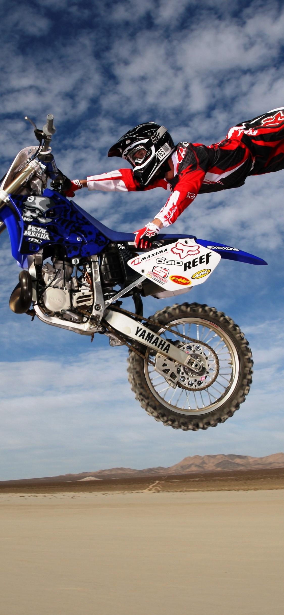 Обои мотоспорт, супермото, Фристайл мотокросс, трюк, велосипед грязи в разрешении 1125x2436