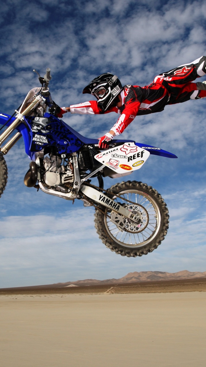 Обои мотоспорт, супермото, Фристайл мотокросс, трюк, велосипед грязи в разрешении 720x1280