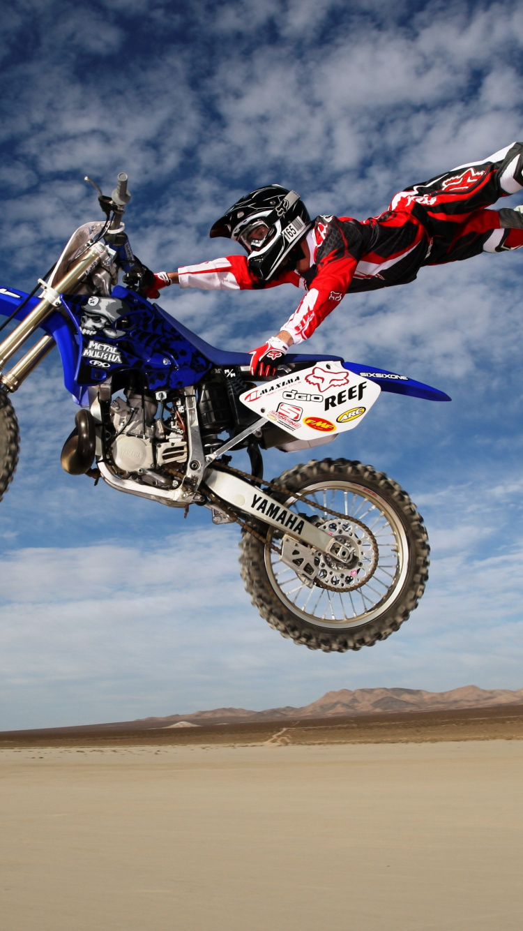 Обои мотоспорт, супермото, Фристайл мотокросс, трюк, велосипед грязи в разрешении 750x1334