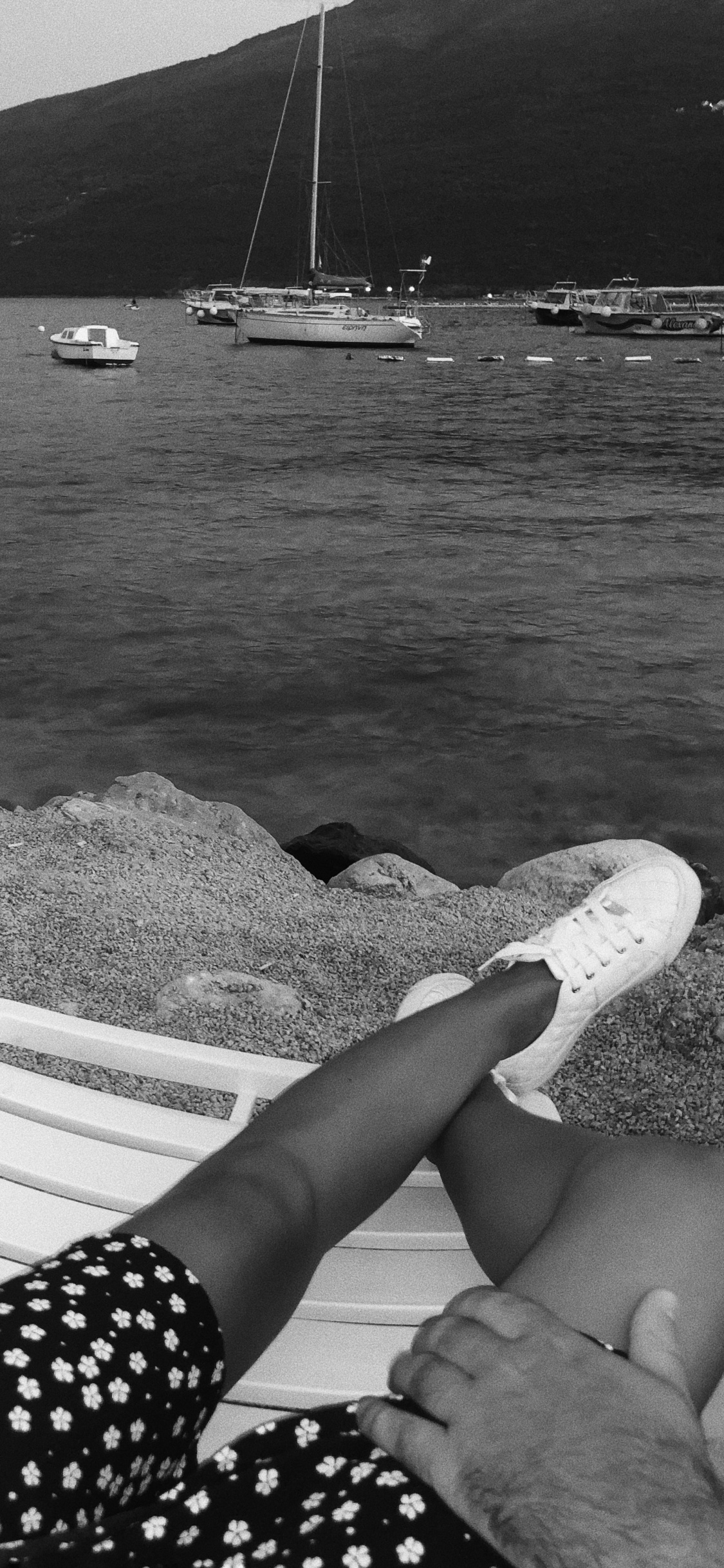 Обои черный и белый, leica m монохромный, Leica M-System, водоем, человек в разрешении 1125x2436