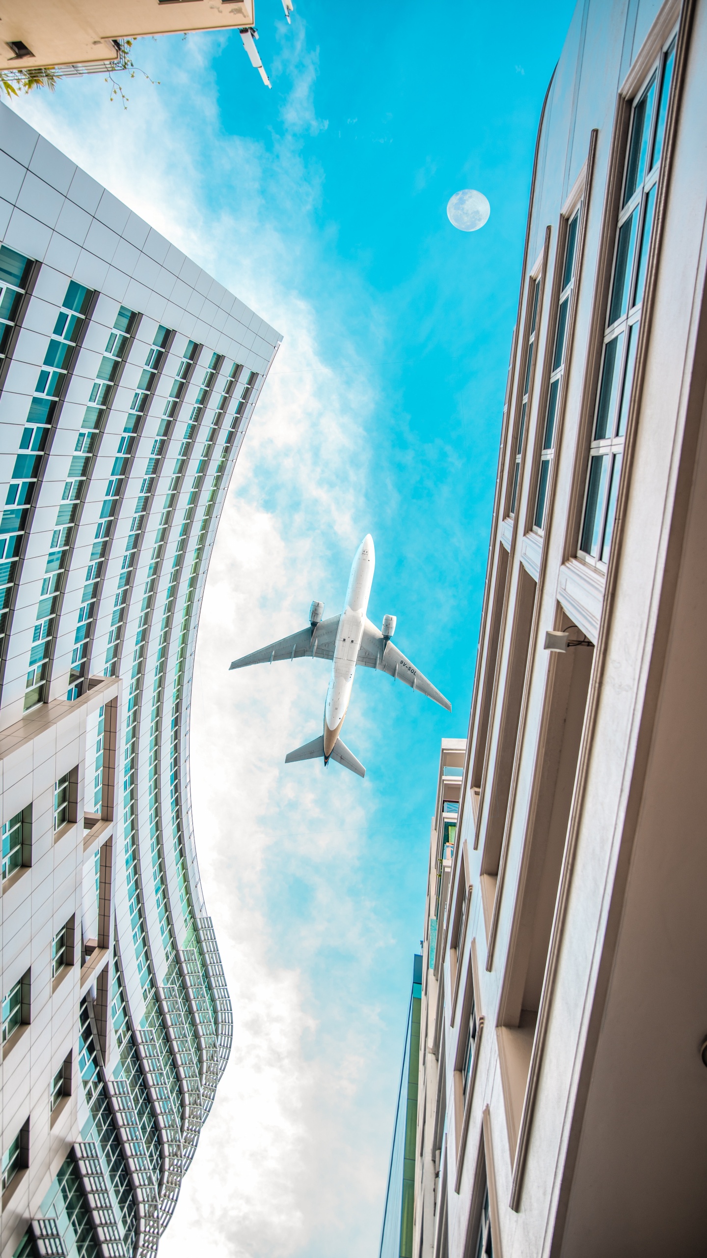 Обои здание, синий, архитектура, комната, город в разрешении 1440x2560