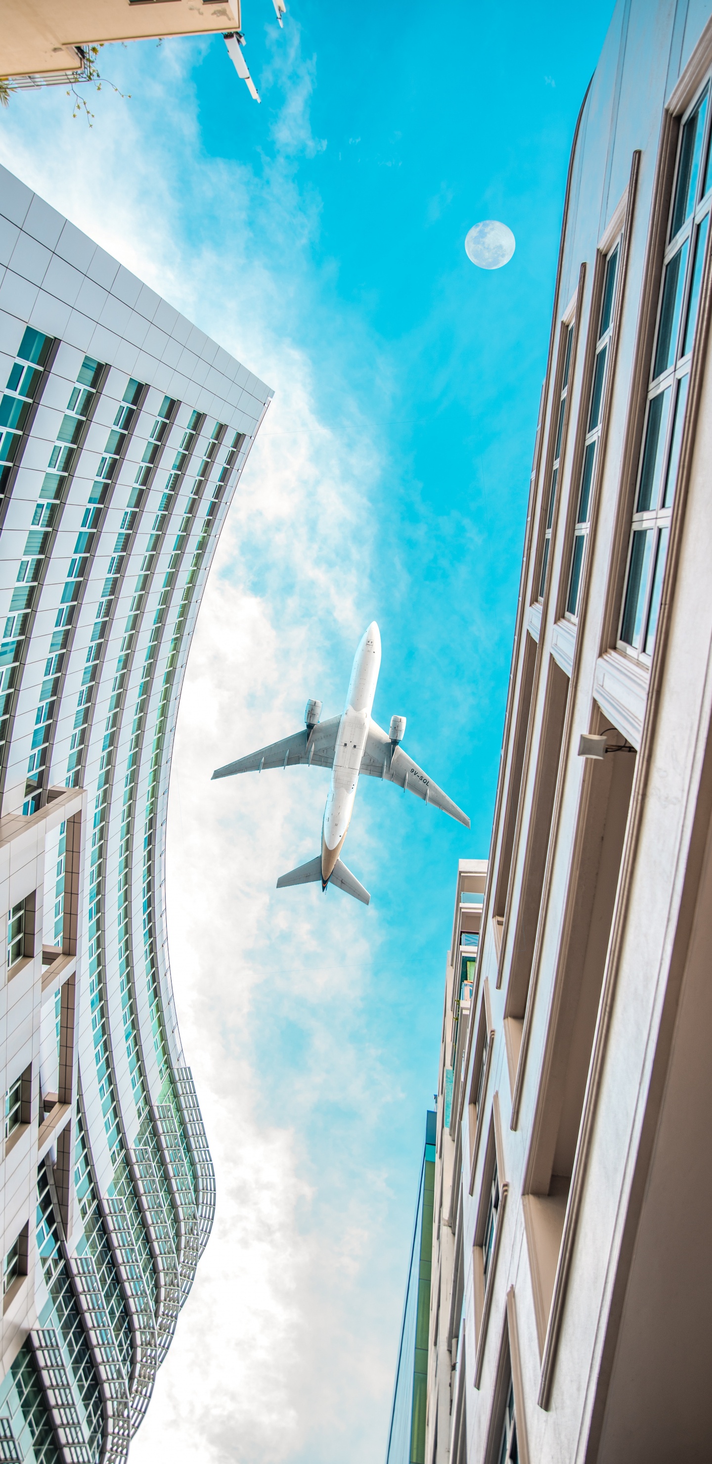 Обои здание, синий, архитектура, комната, город в разрешении 1440x2960