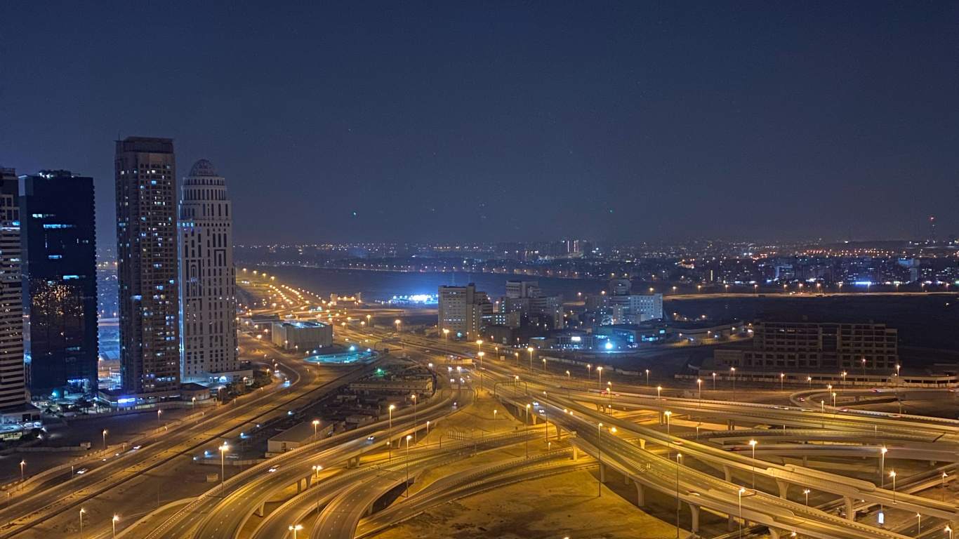 Обои Дубай, дорога, ночь, городской район, город в разрешении 1366x768