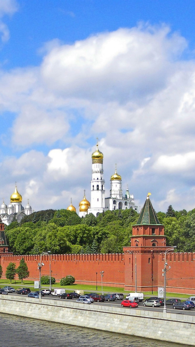 Обои ориентир, облако, город, дневное время, небо в разрешении 750x1334