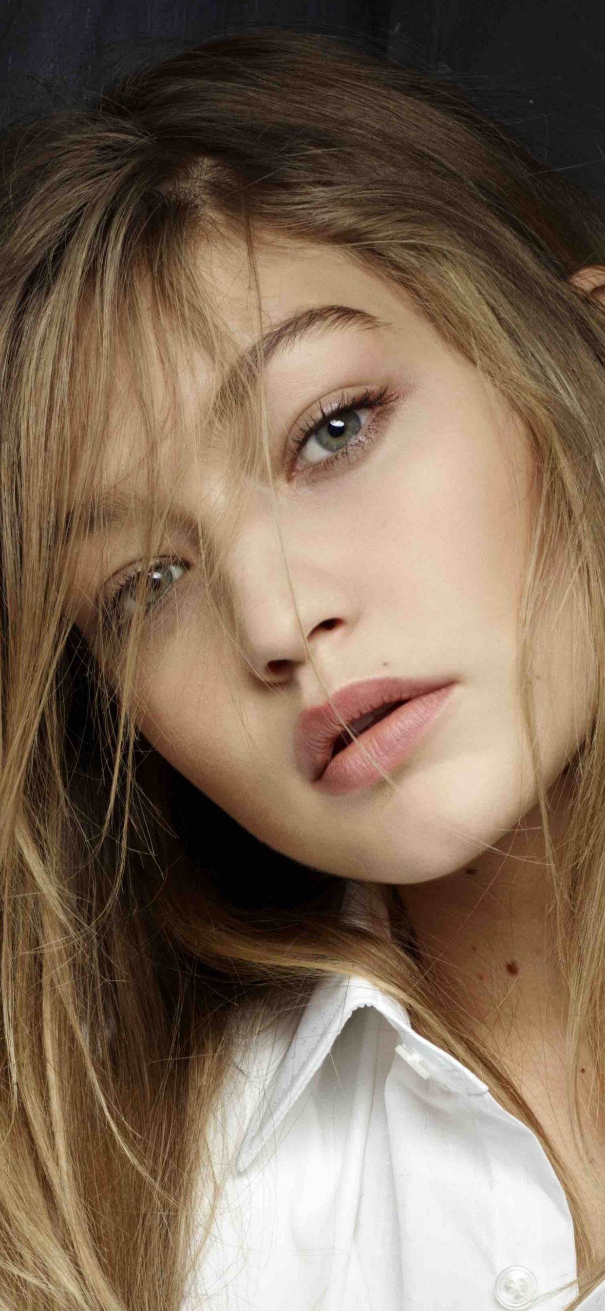 Обои Джиджи Хадид, знаменитость, нос, щека, кожа в разрешении 1242x2688