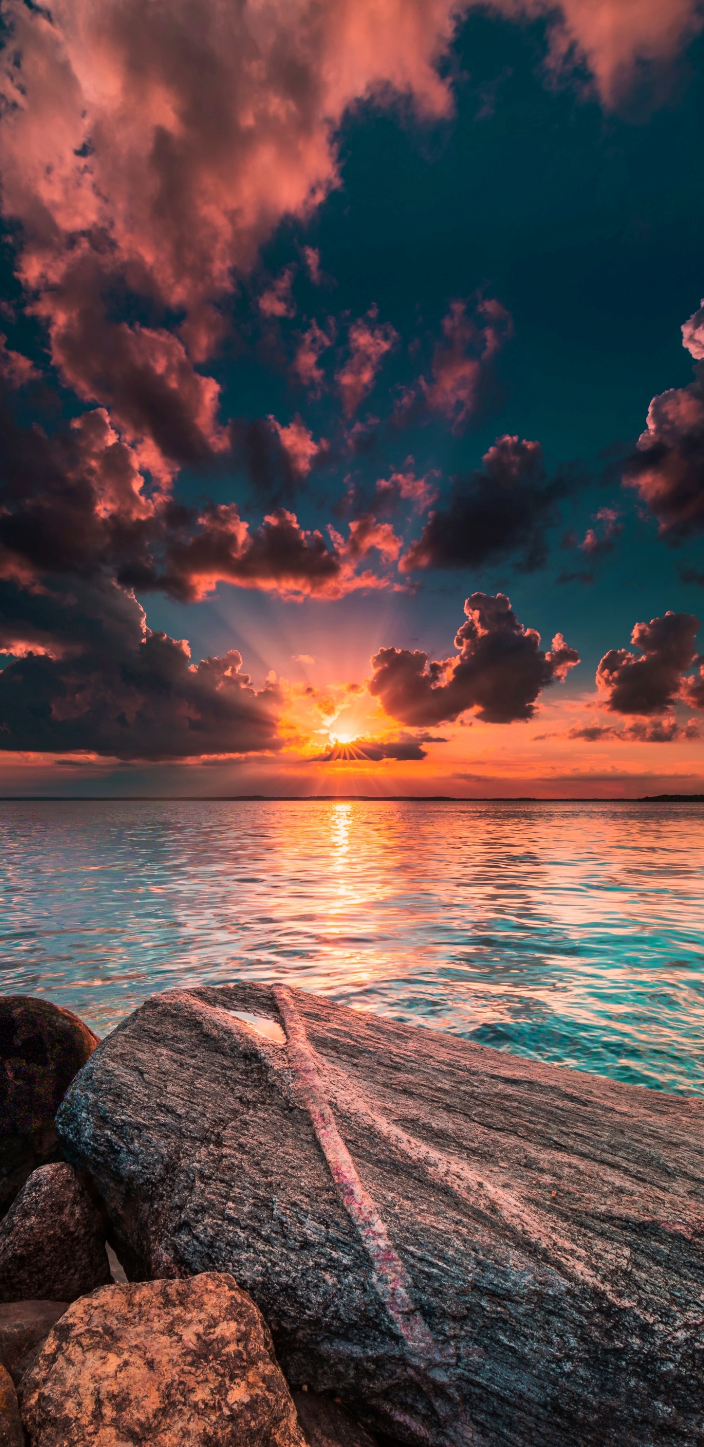 Обои солнечный свет, пейзаж, свет, природа, вода в разрешении 1440x2960