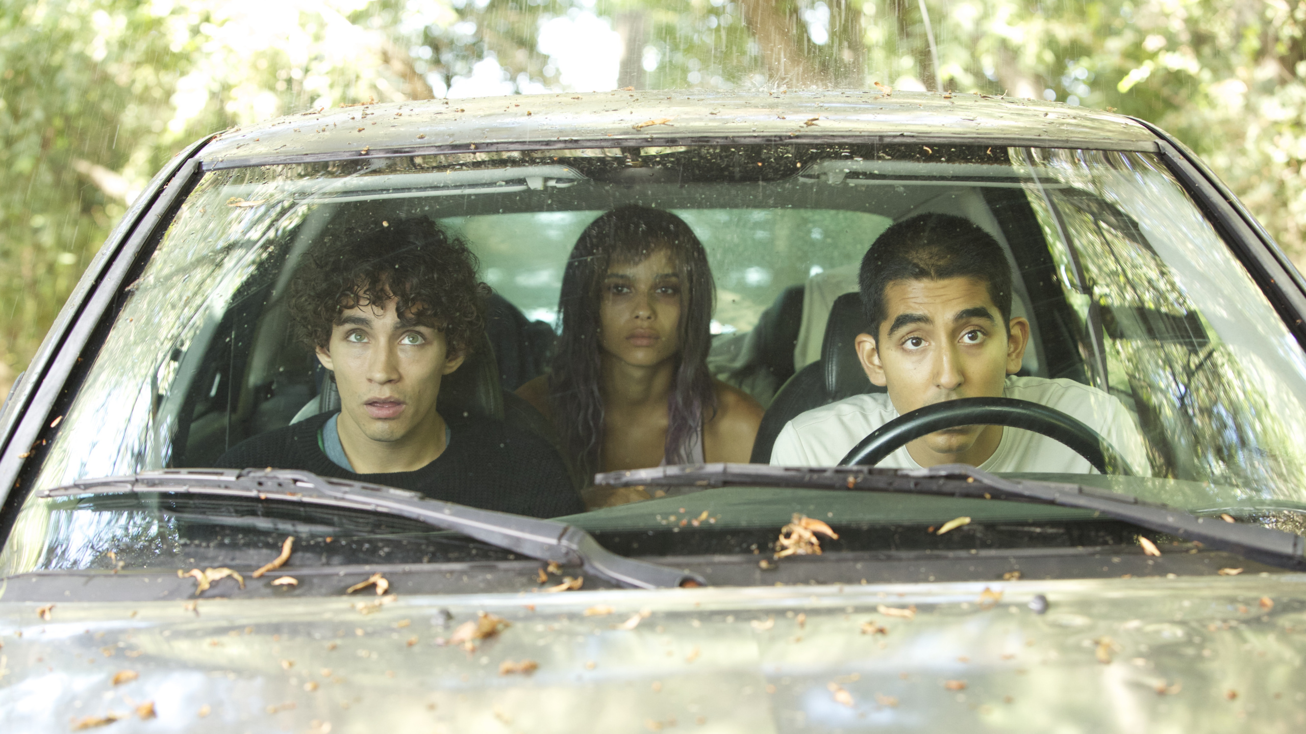 Обои Дорога В, Дев Патель, ветровое стекло, авто, стекло в разрешении 2560x1440