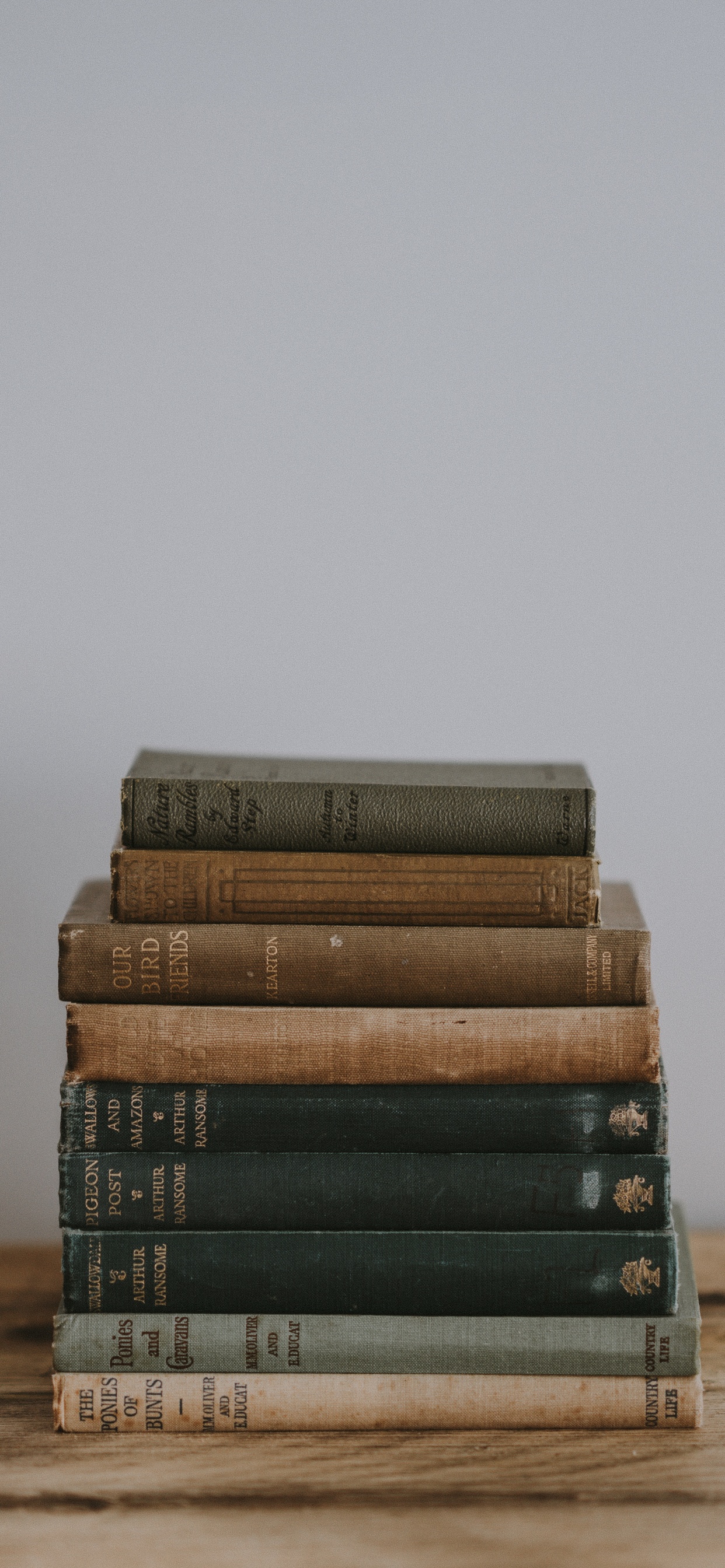 Обои книга, чтение, бумага, обложка книги в разрешении 1242x2688