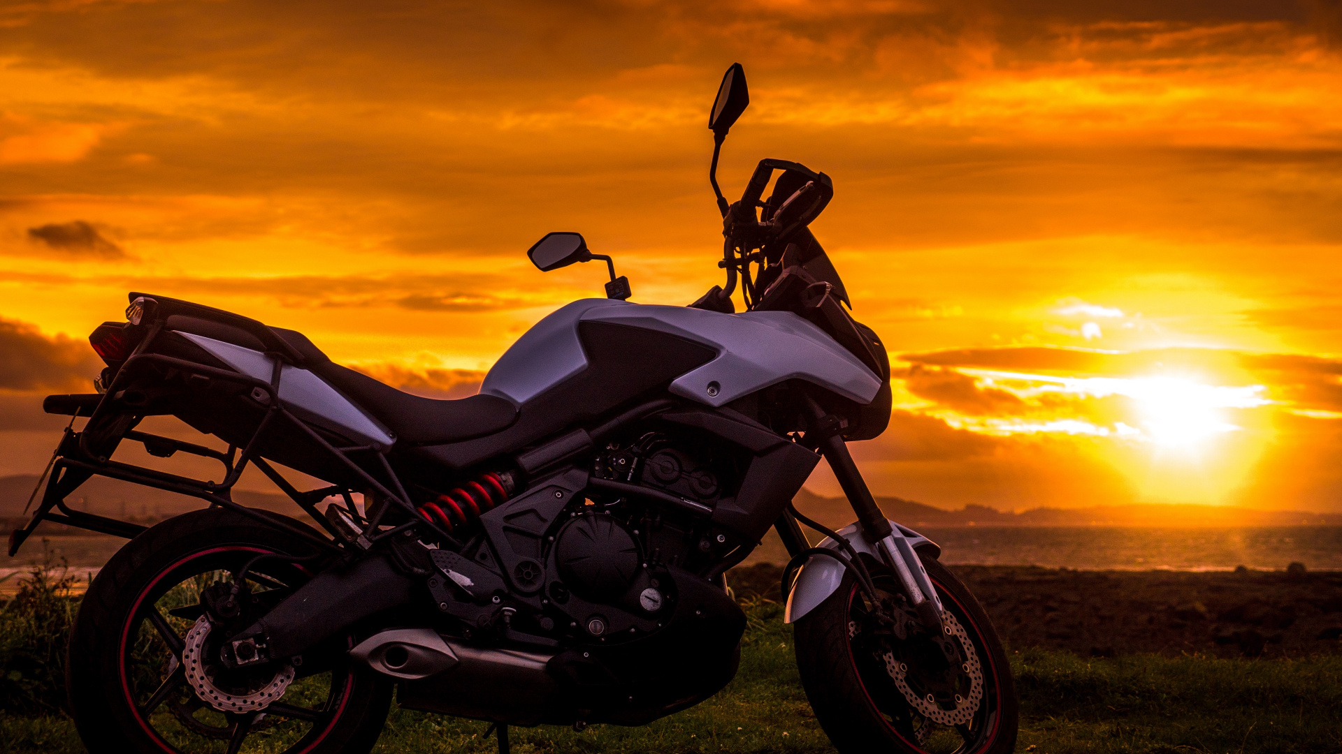 Обои мотоцикл, мотоспорт, авто, пейзаж, дерево в разрешении 1920x1080