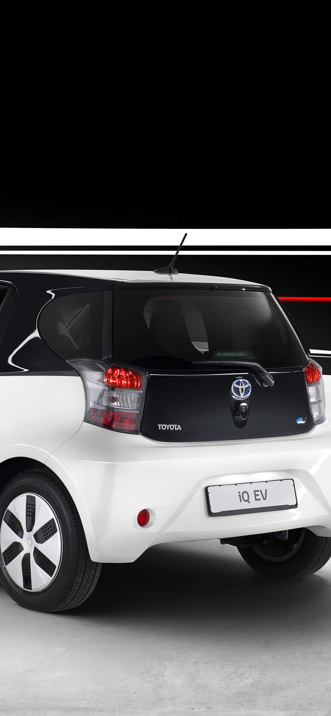 Обои toyota, авто, городской автомобиль, автомобиль, малолитражный автомобиль в разрешении 1125x2436