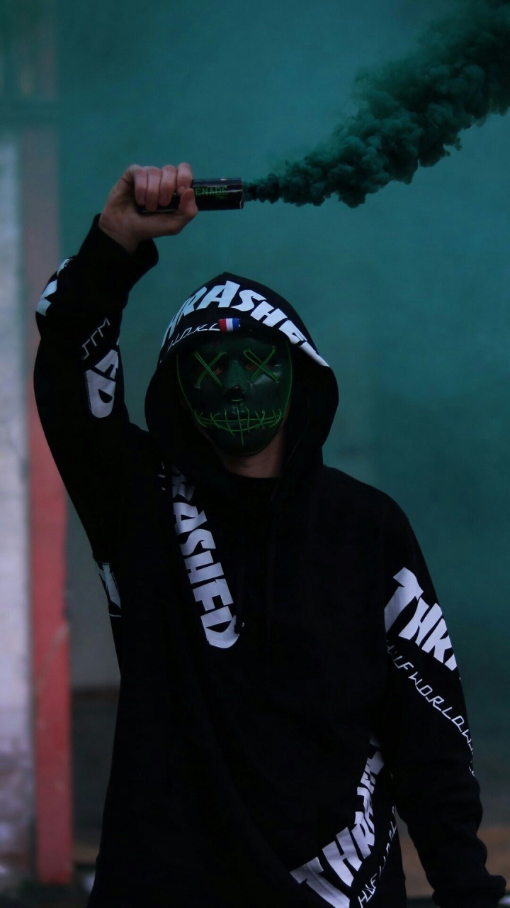 Обои бумага, постер, рукав, жест, шапка в разрешении 720x1280