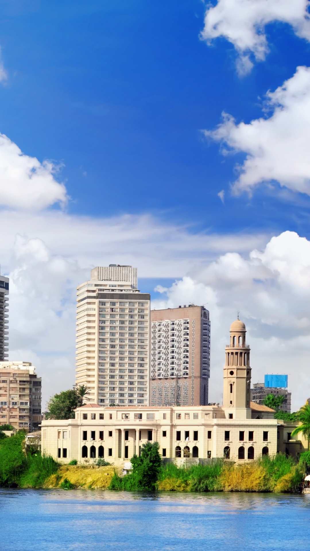 Обои город, городской пейзаж, дневное время, линия горизонта, небоскреб в разрешении 1080x1920