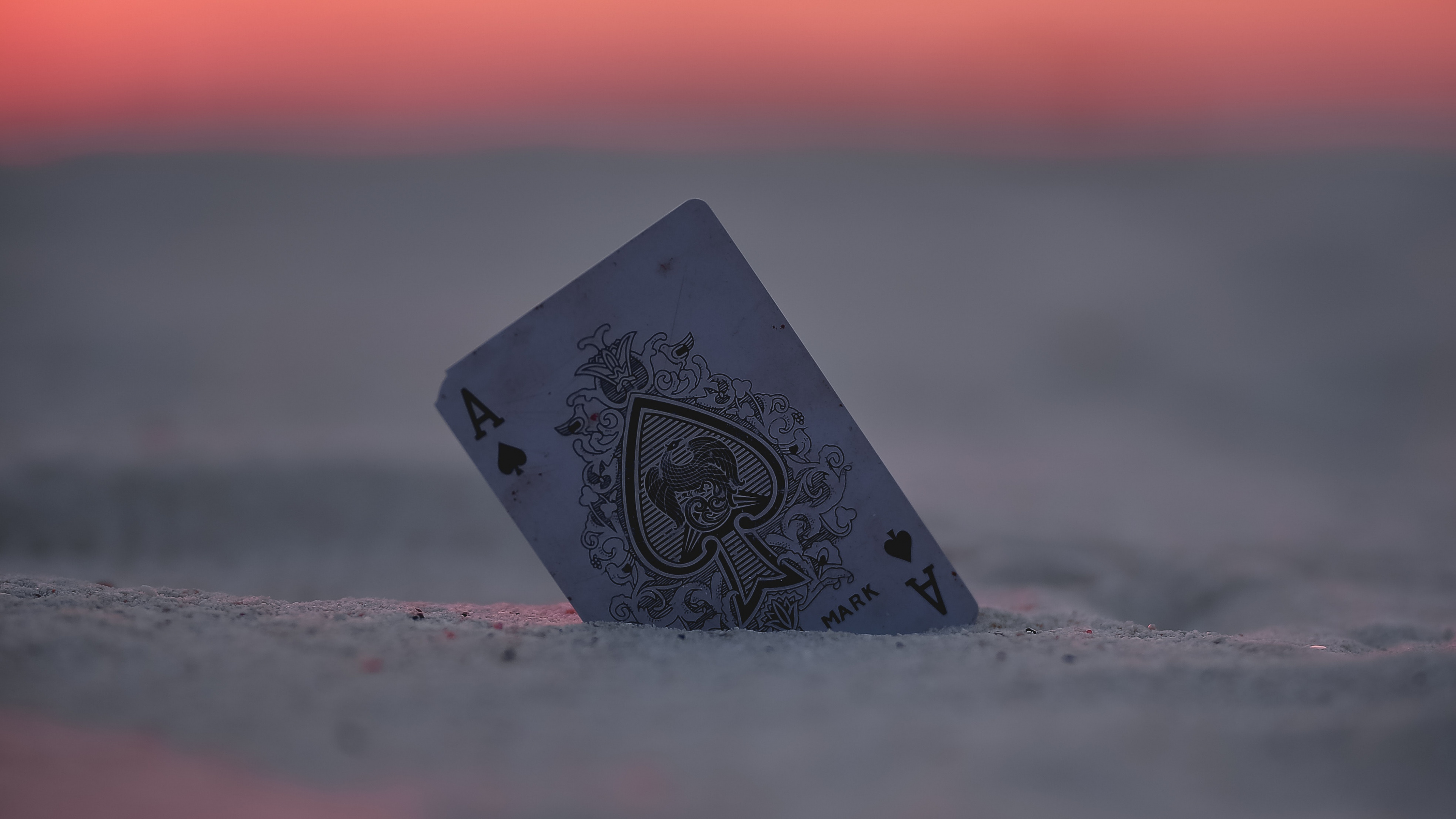 Обои туз, облако, ангел падает, розовый, гора в разрешении 3840x2160