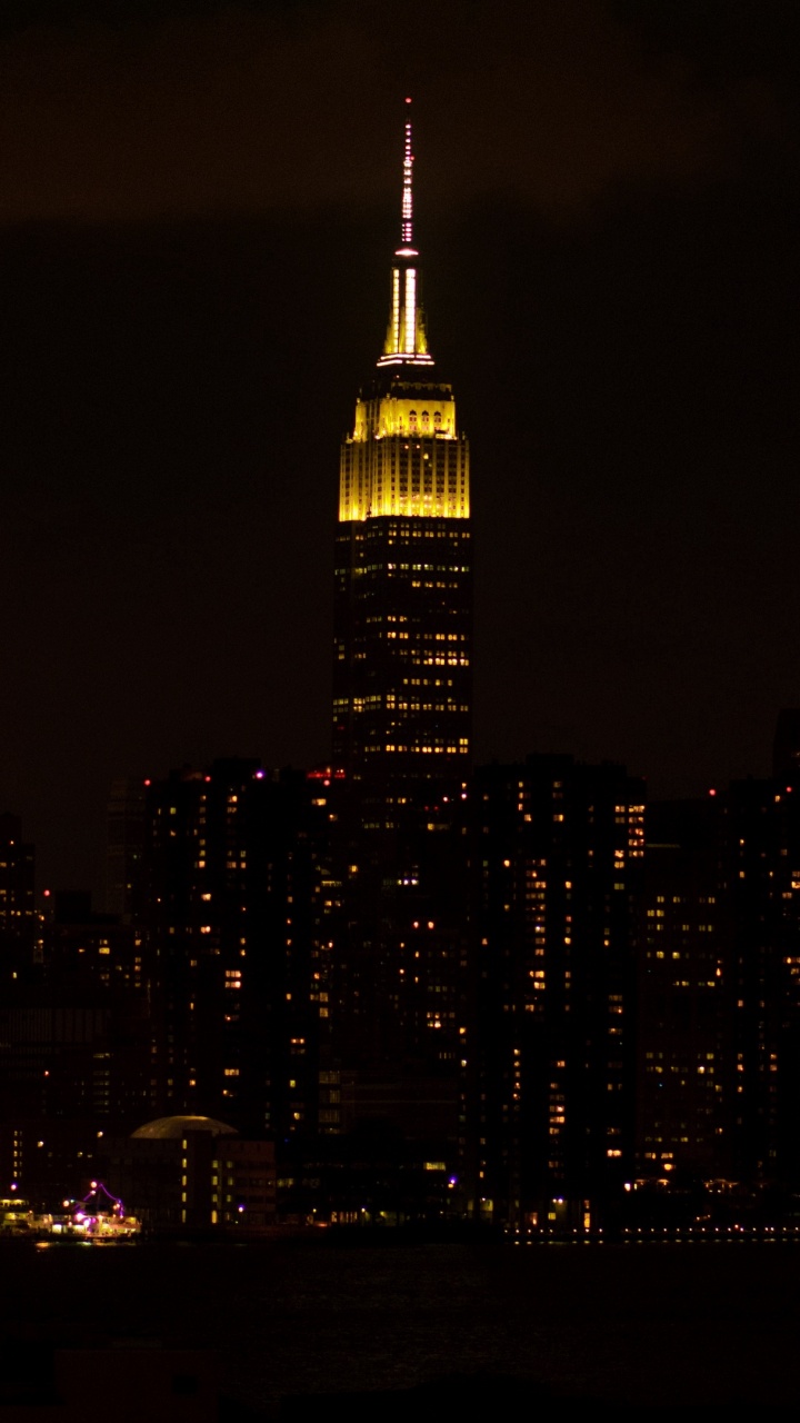 Обои небоскреб, город, метрополия, городской пейзаж, ночь в разрешении 720x1280