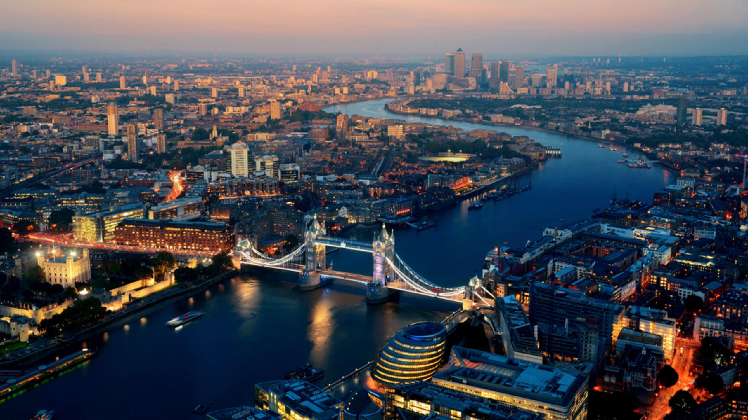 Обои Лондон, фреска, городской пейзаж, город, городской район в разрешении 2560x1440