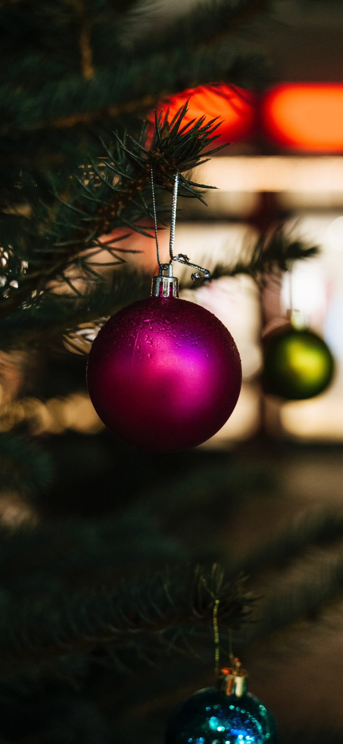 Обои Рождественский день, рождественский орнамент, дерево, Рождество, елка в разрешении 1125x2436