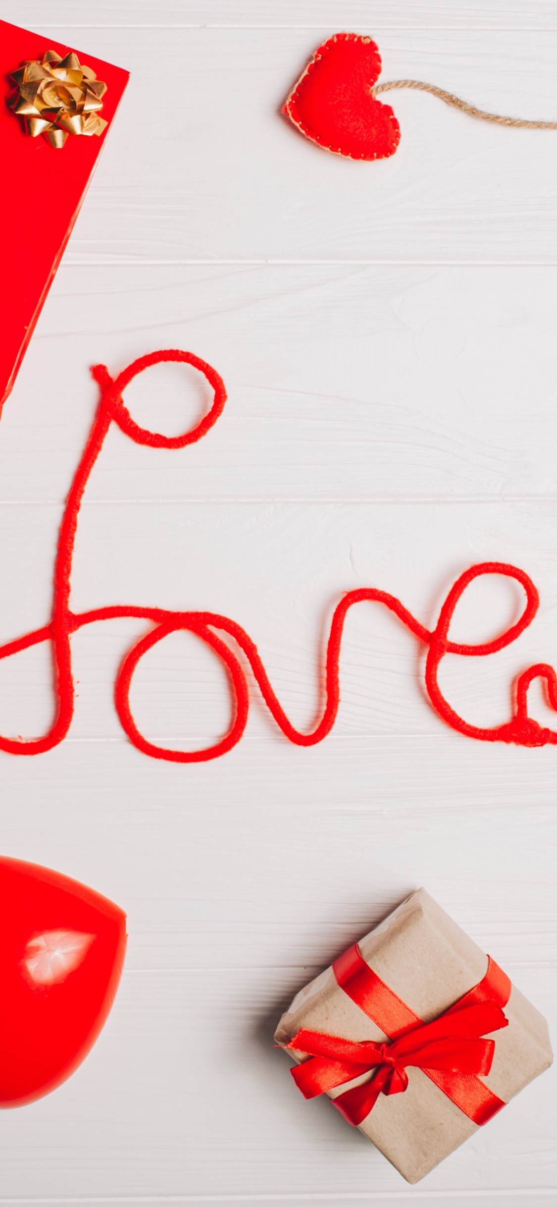 Обои День Святого Валентина, красный цвет, сердце, любовь, рождественский орнамент в разрешении 1125x2436
