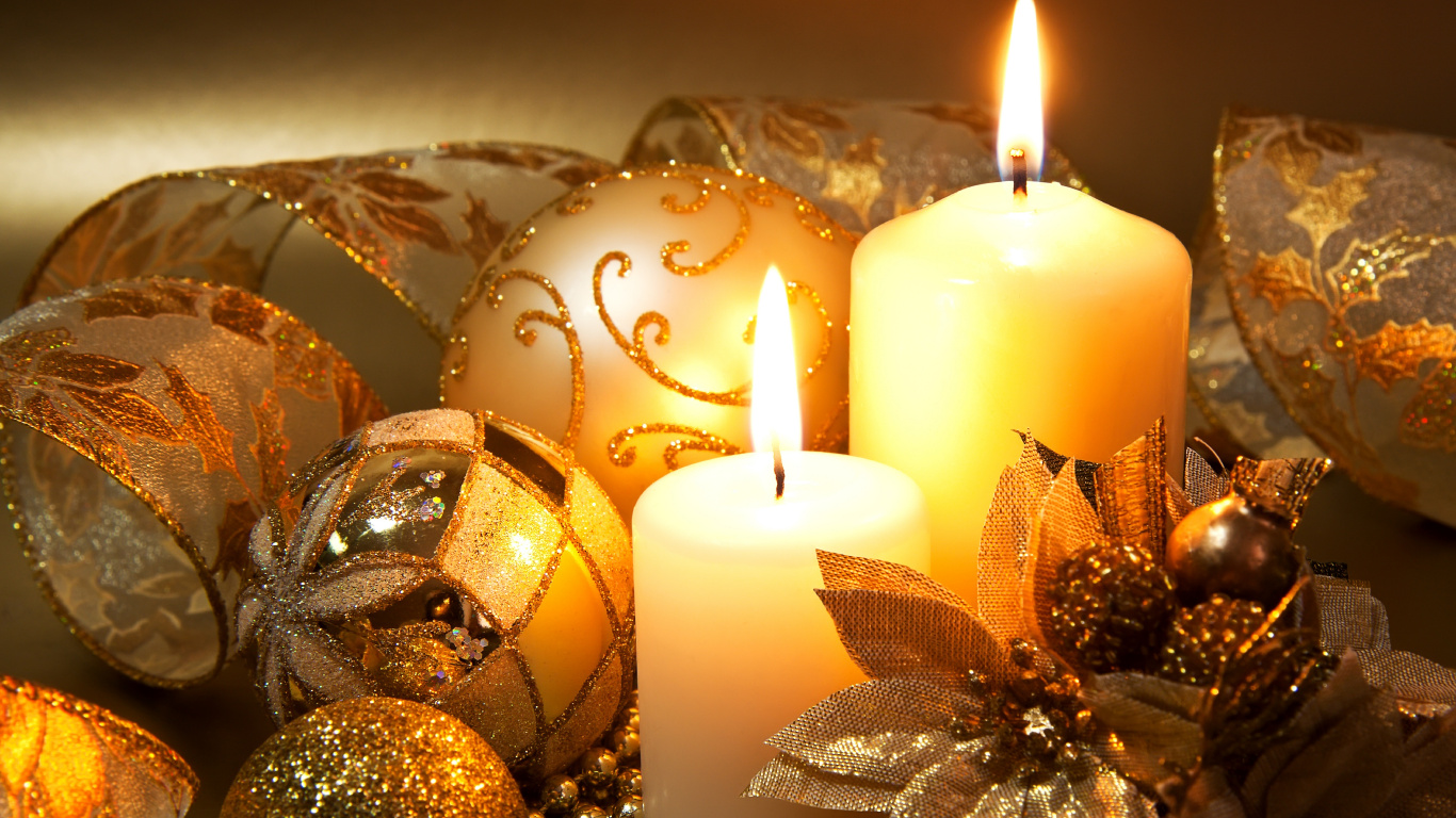 Обои Рождественские украшения, Рождественский день, рождественский орнамент, свеча, натюрморт в разрешении 1366x768