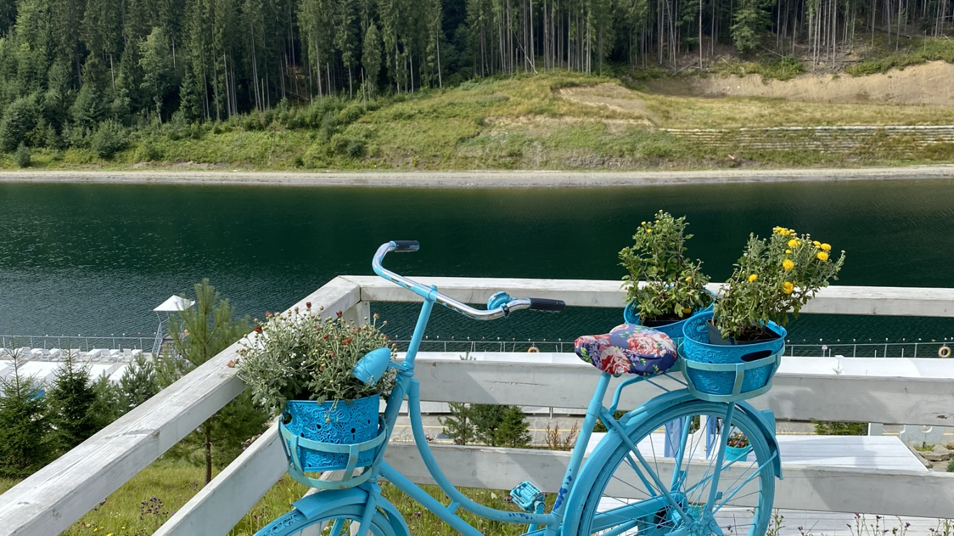 Обои вода, Велоспорт, дорожный велосипед, горный хребет, туризм в разрешении 1366x768