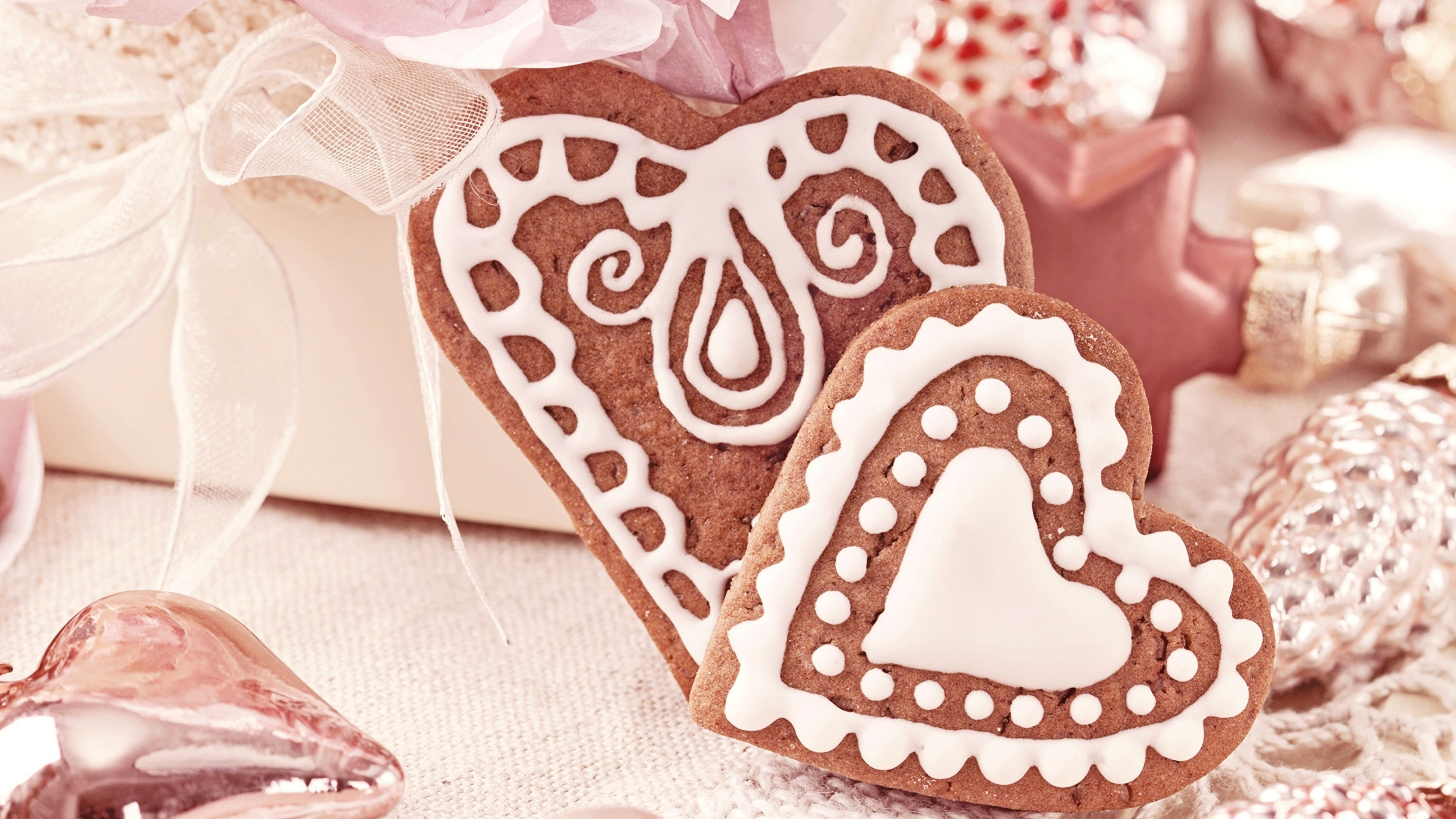Обои сердце, печенье, имбирный пряник, обледенение, пища в разрешении 2560x1440