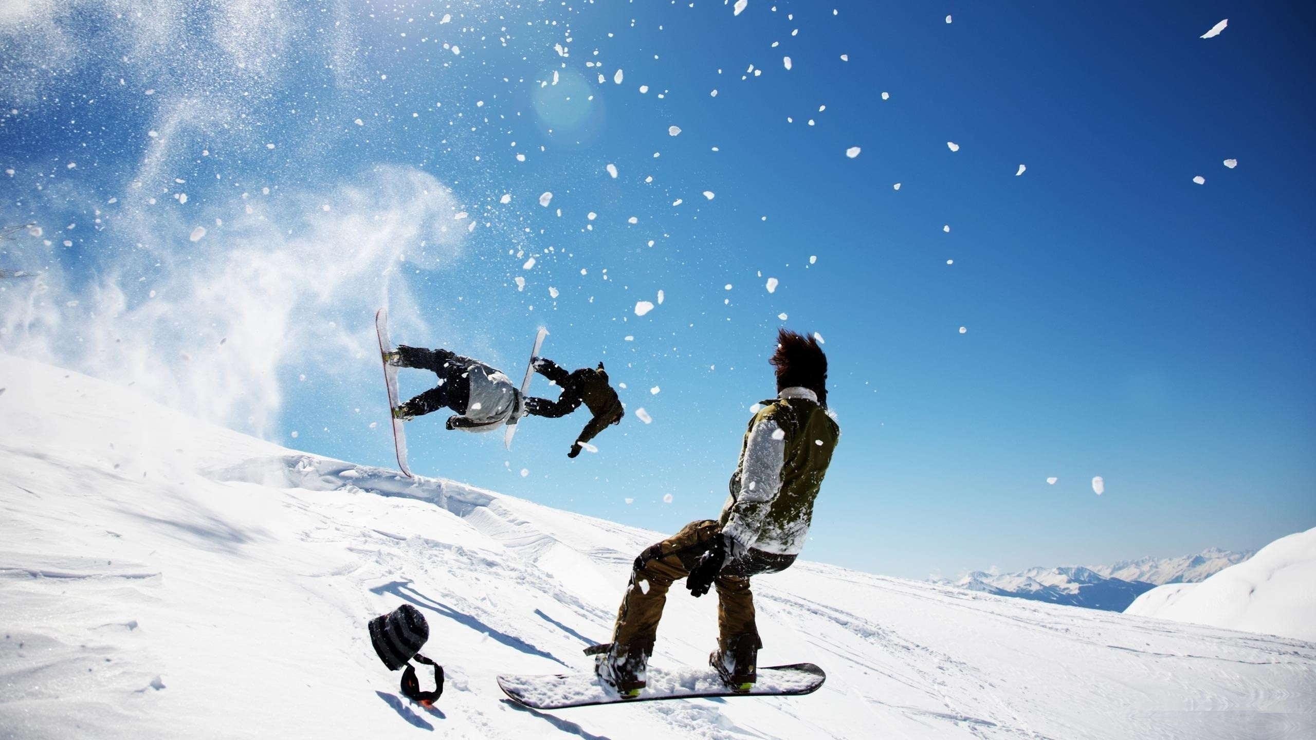 Обои сноуборд, лыжи, экстремальный вид спорта, зимний спорт, занятие спортом в разрешении 2560x1440