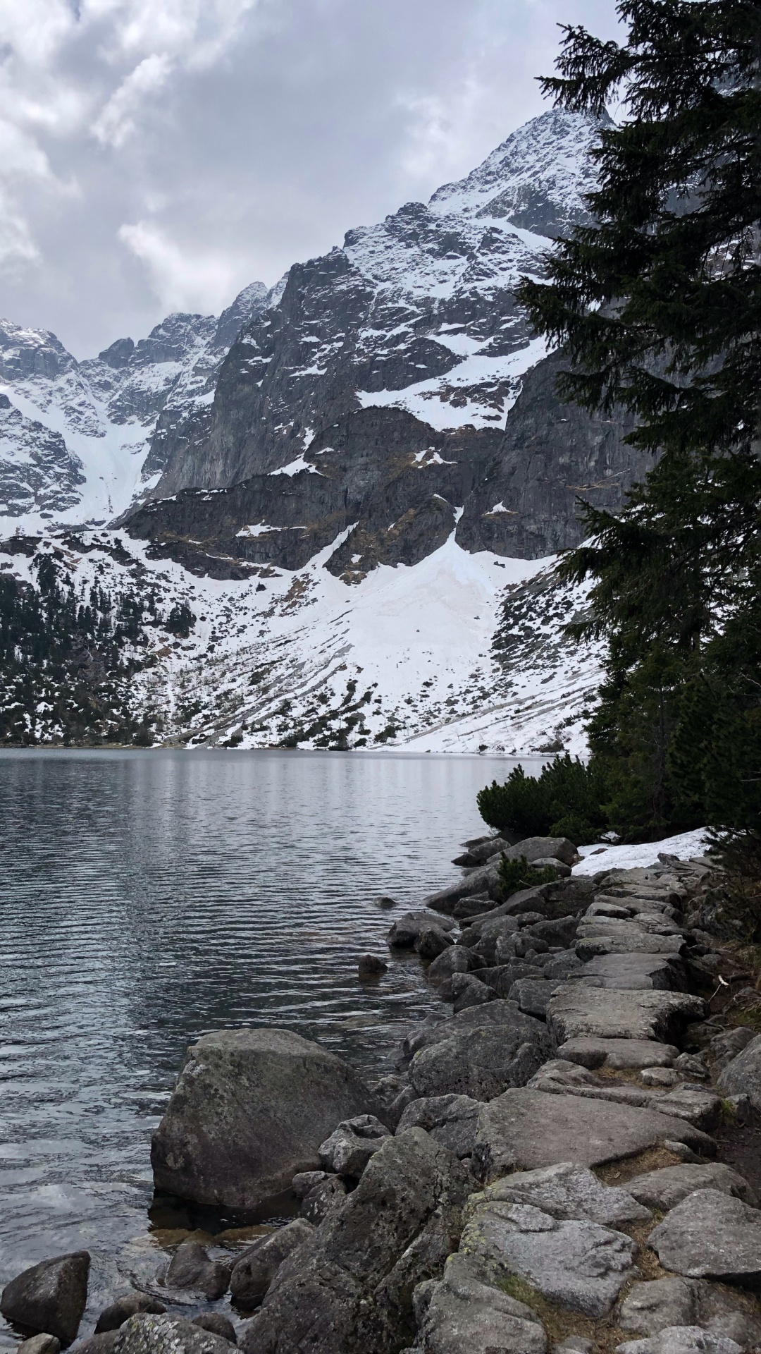 Обои морской глаз, горный рельеф, горный хребет, нагорье, гора в разрешении 1080x1920