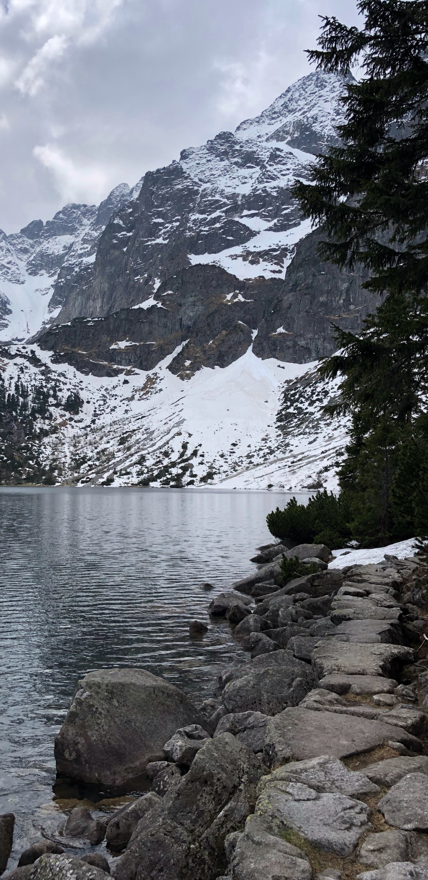 Обои морской глаз, горный рельеф, горный хребет, нагорье, гора в разрешении 1440x2960