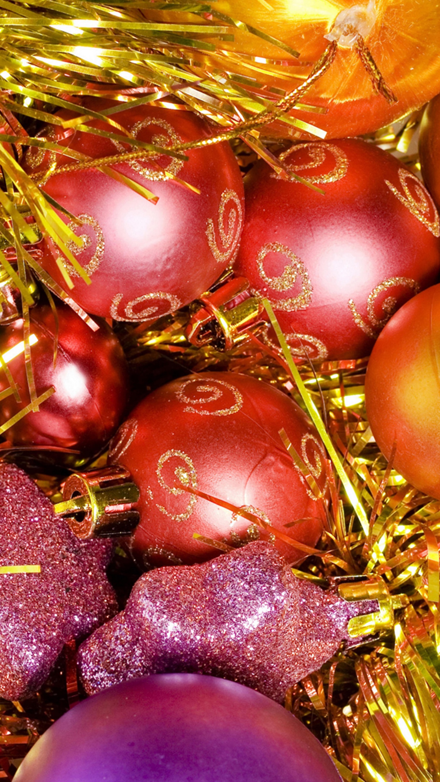 Обои Рождественский день, рождественский орнамент, елка, Новый год, праздник в разрешении 1440x2560