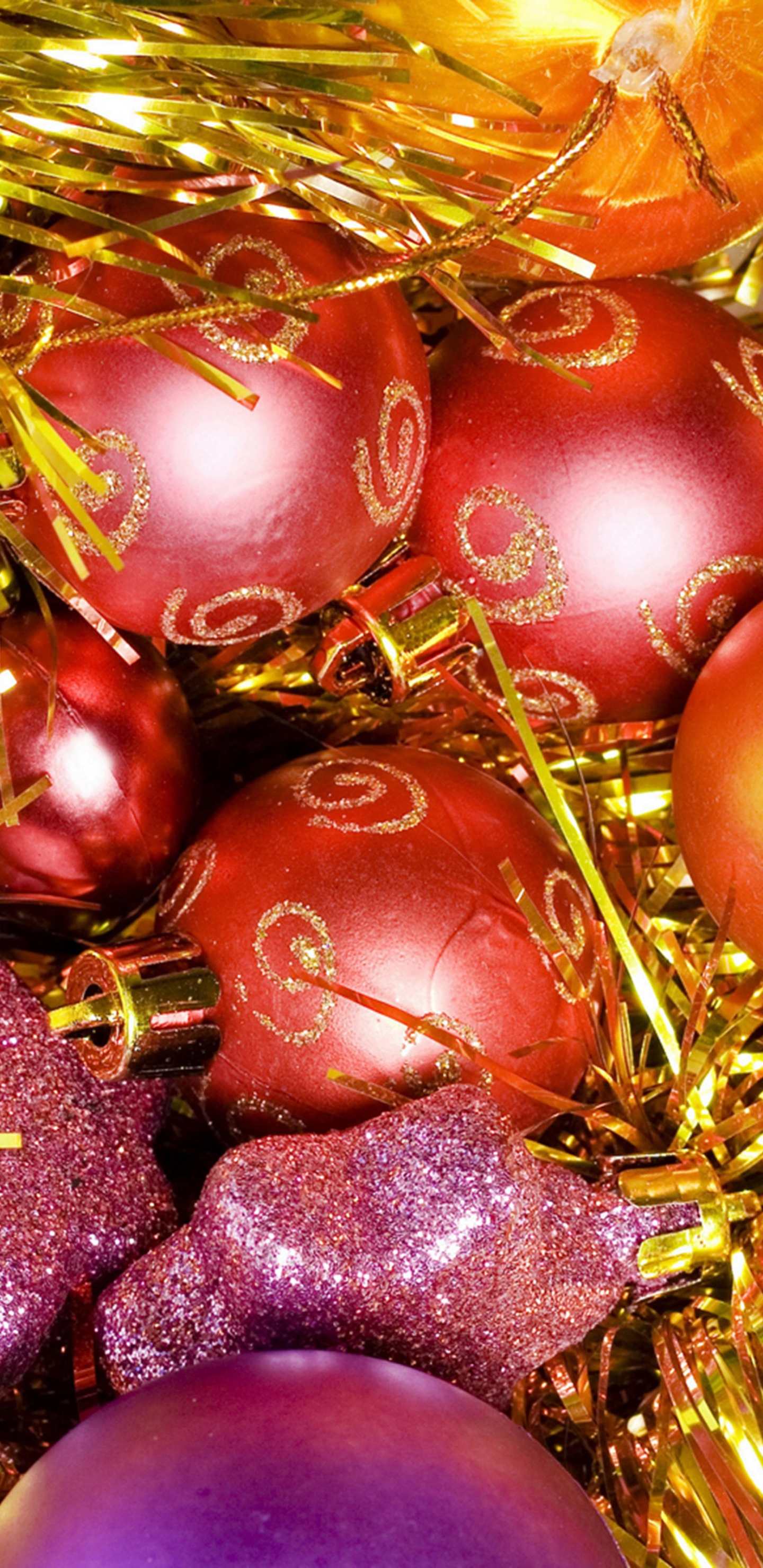Обои Рождественский день, рождественский орнамент, елка, Новый год, праздник в разрешении 1440x2960