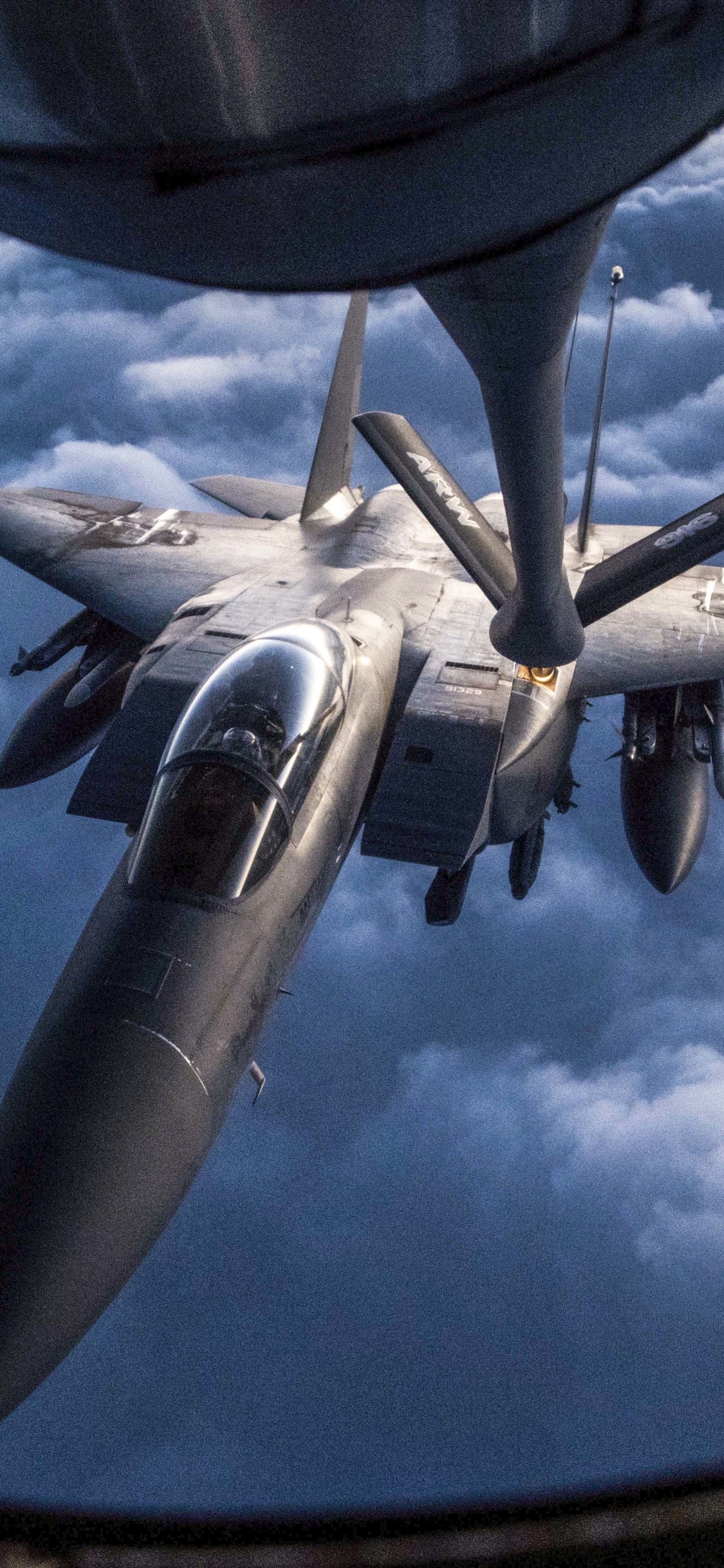 Обои Боинг KC-135 Стратотанкер, дозаправка в воздухе, ВВС США, военный самолет, самолет в разрешении 1125x2436