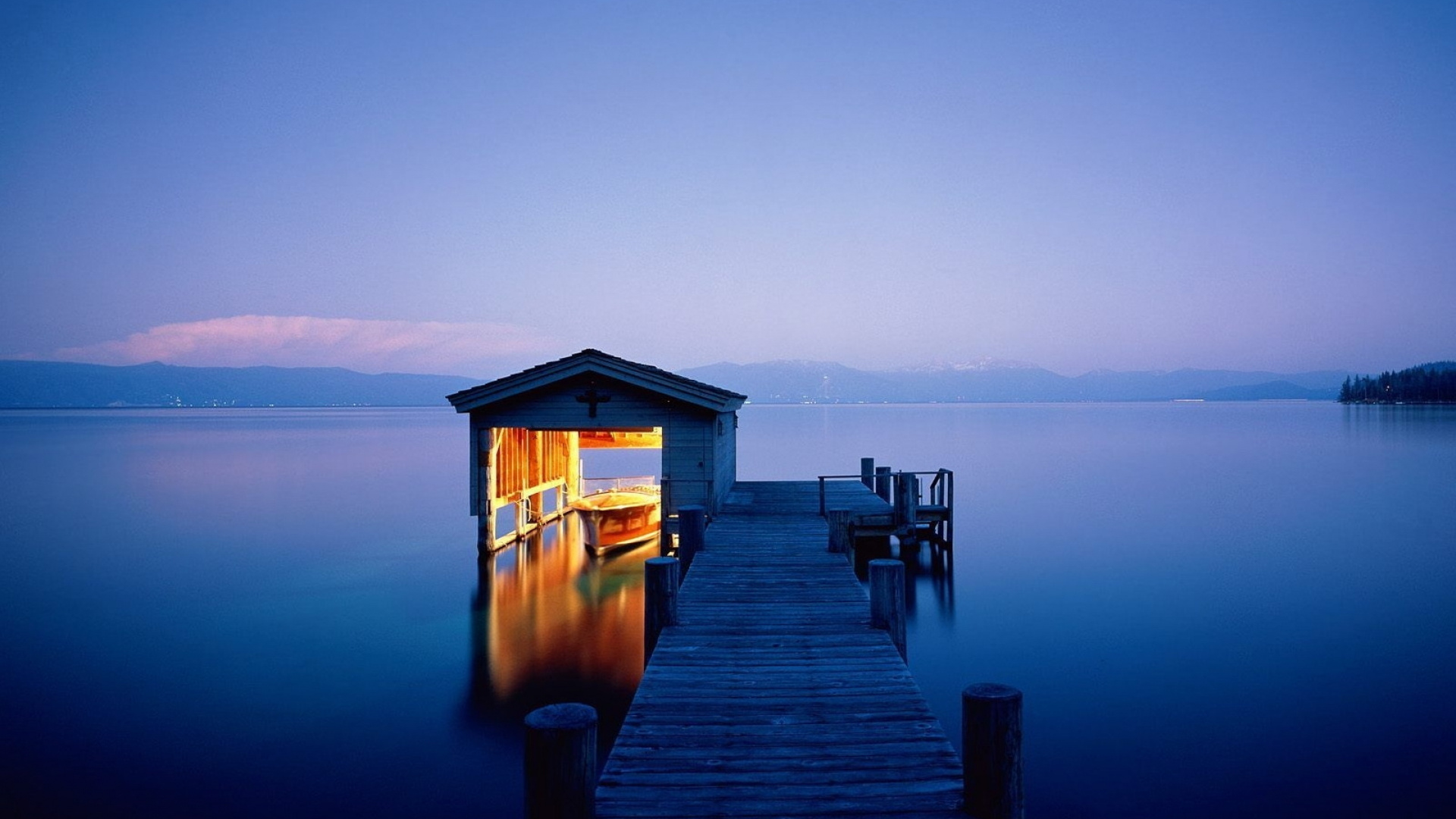 Обои озеро Тахо, море, вода, отражение, утро в разрешении 1920x1080