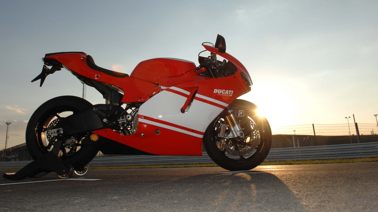 Обои ducati, мотоцикл, дукати desmosedici, спортивный мотоцикл, двигатель v4 в разрешении 1280x720