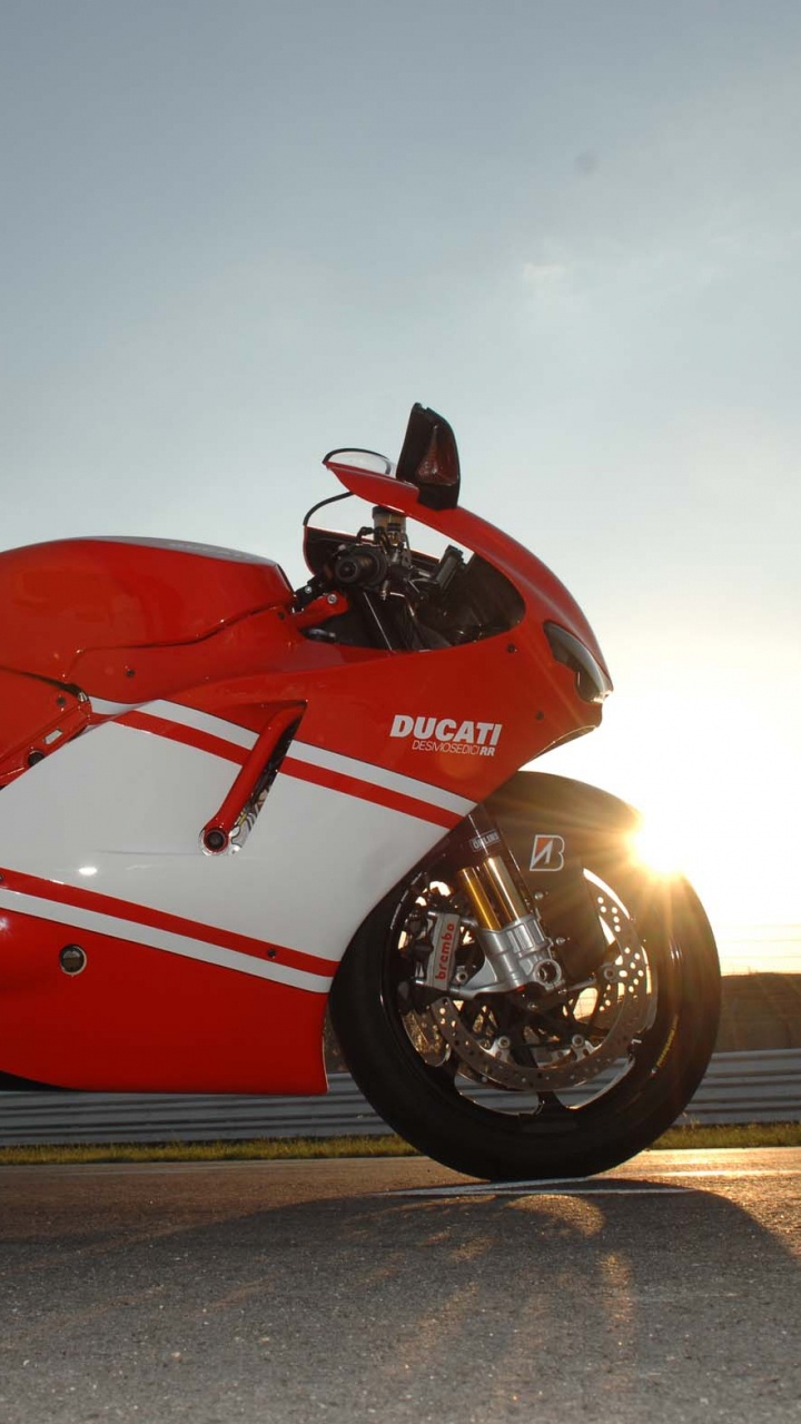 Обои ducati, мотоцикл, дукати desmosedici, спортивный мотоцикл, двигатель v4 в разрешении 720x1280