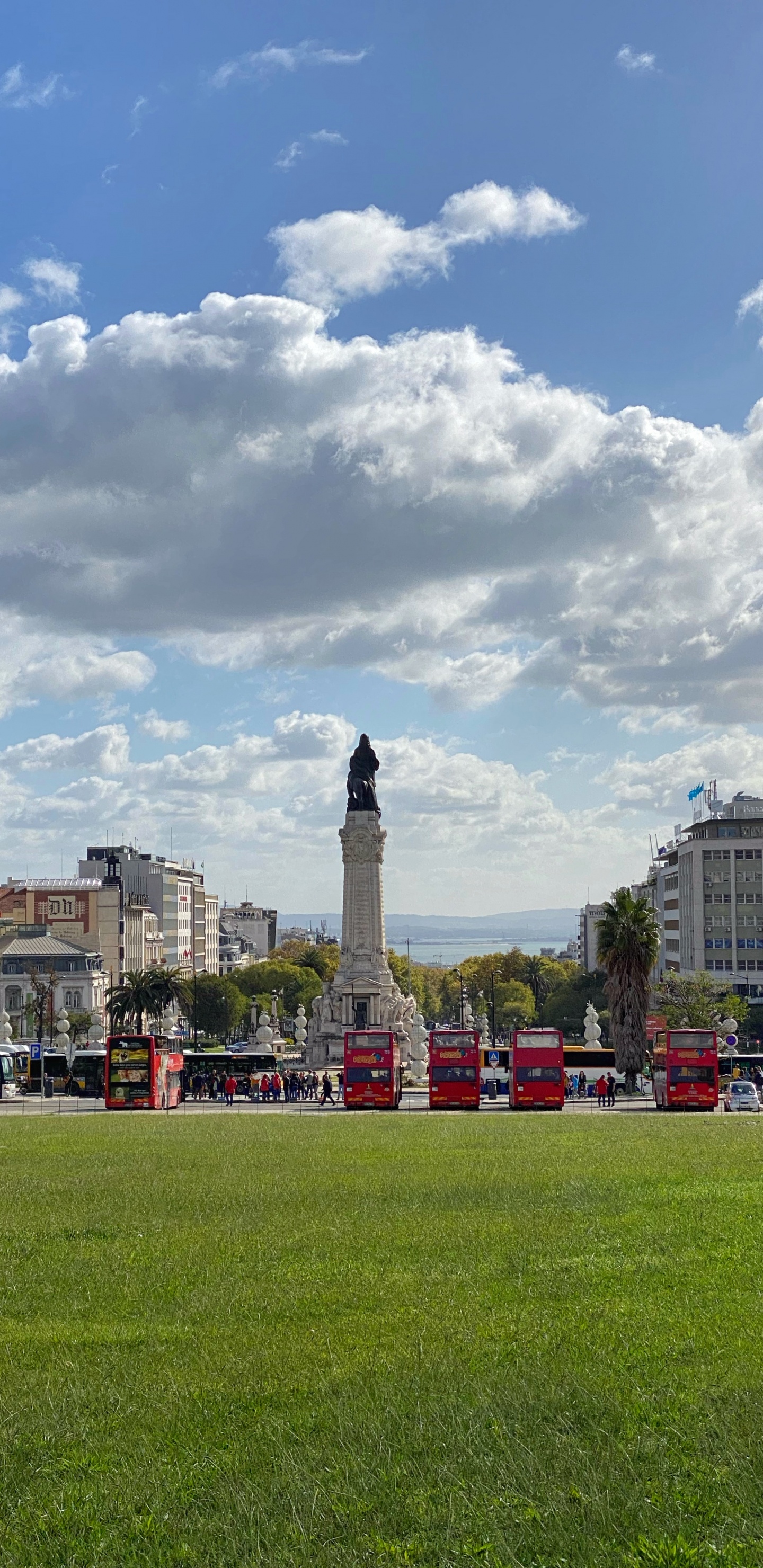 Обои пистолет для пенополиуретана 025ст, облако, общественное место, город, городской район в разрешении 1440x2960