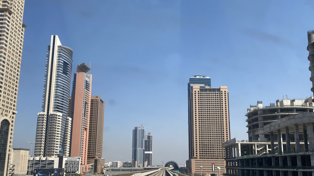 Обои Дубай, Челси ФК, дневное время, башня, трек в разрешении 1280x720