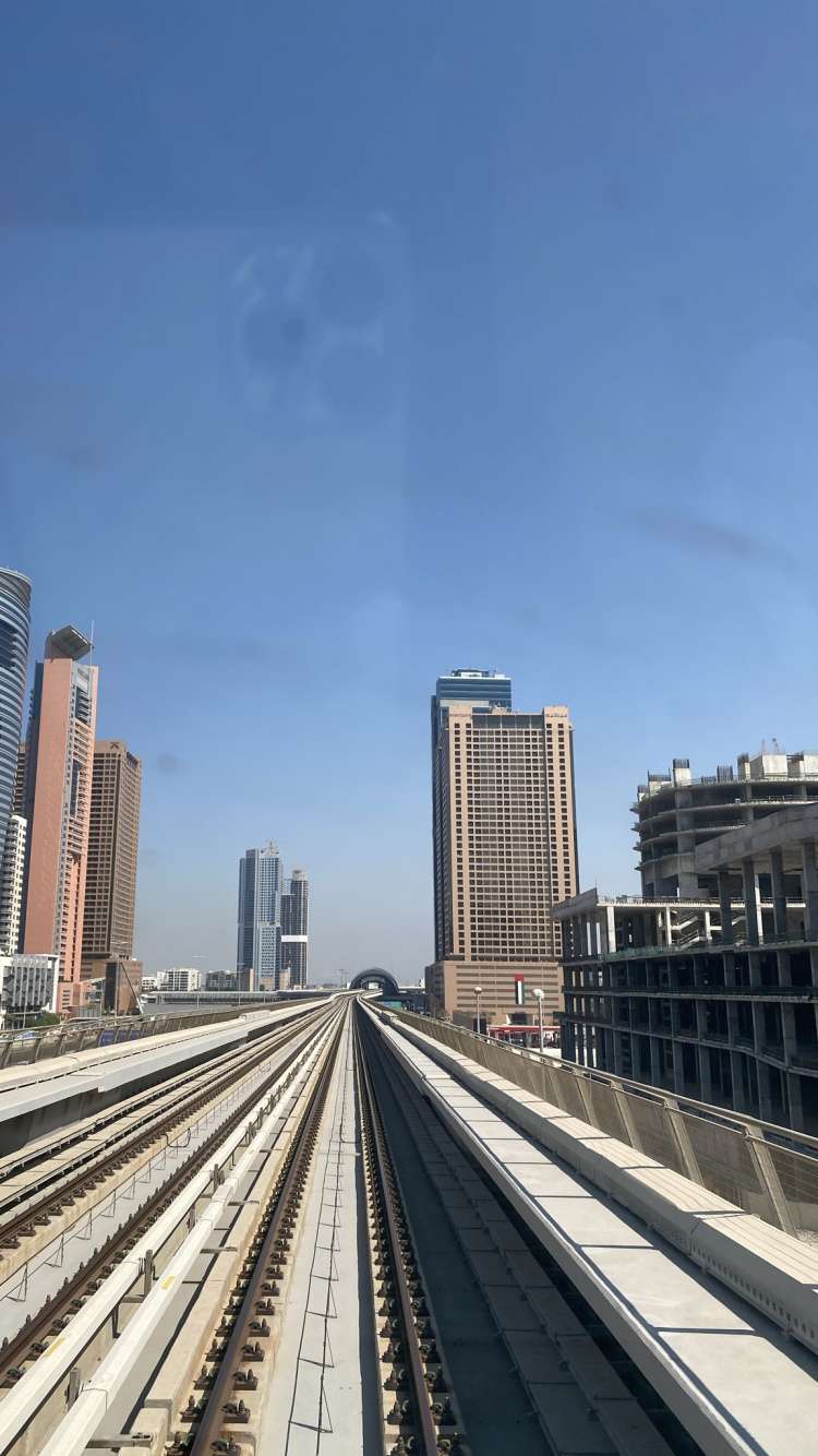 Обои Дубай, Челси ФК, дневное время, башня, трек в разрешении 750x1334