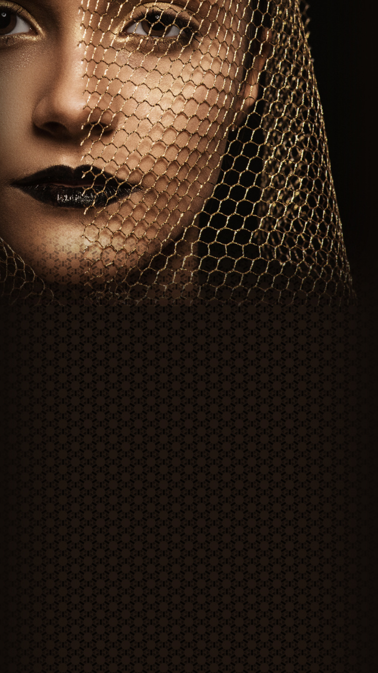 Обои крупный план, волосы на лице, ресничка, рукав, серый цвет в разрешении 750x1334