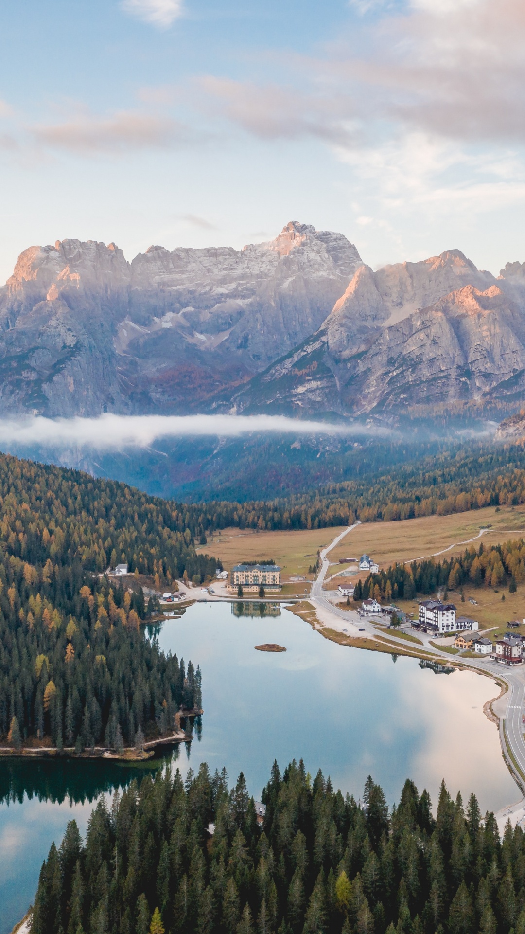 Обои озеро, горный рельеф, пейзаж, природный ландшафт, тарн в разрешении 1080x1920