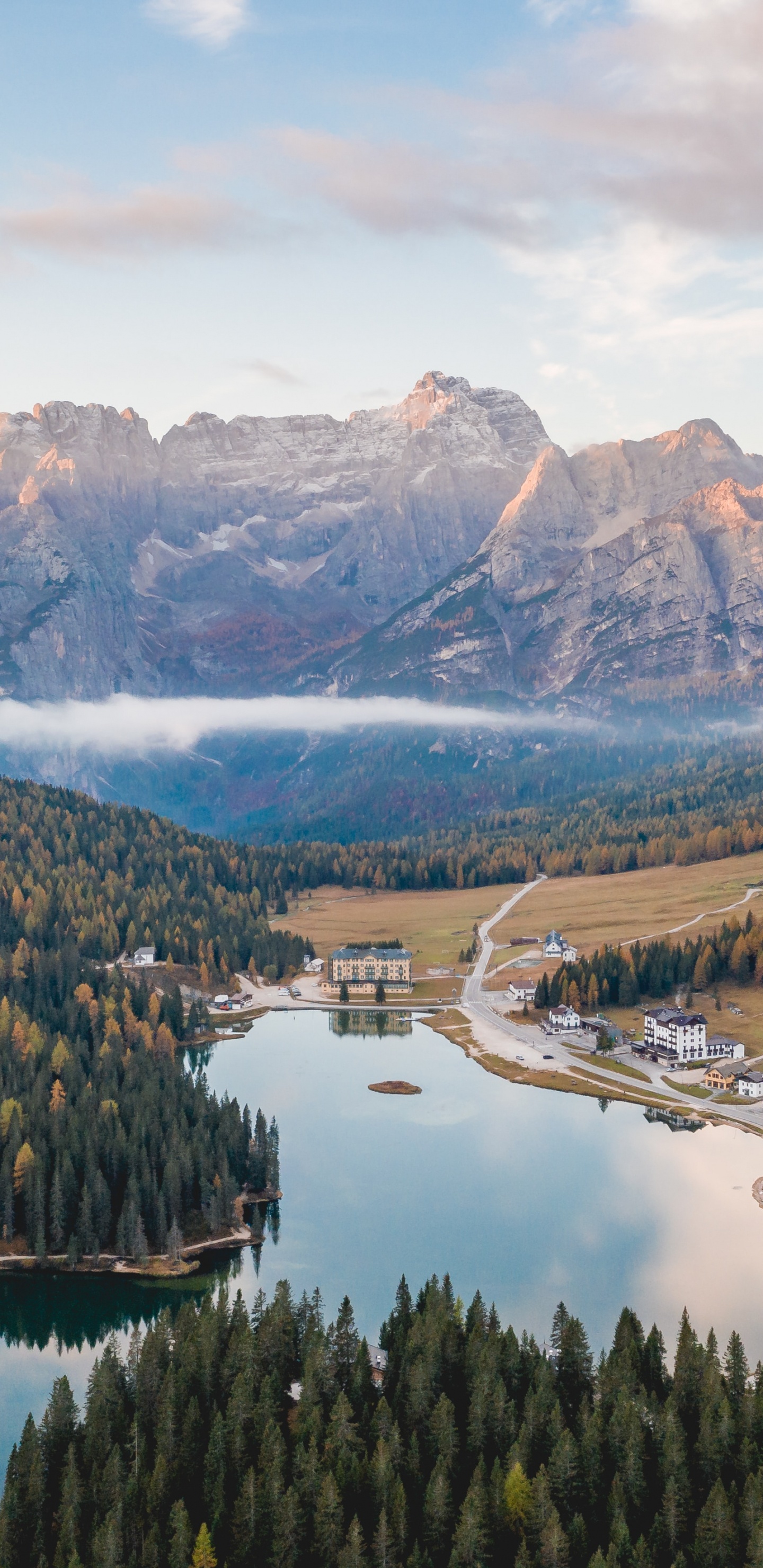 Обои озеро, горный рельеф, пейзаж, природный ландшафт, тарн в разрешении 1440x2960